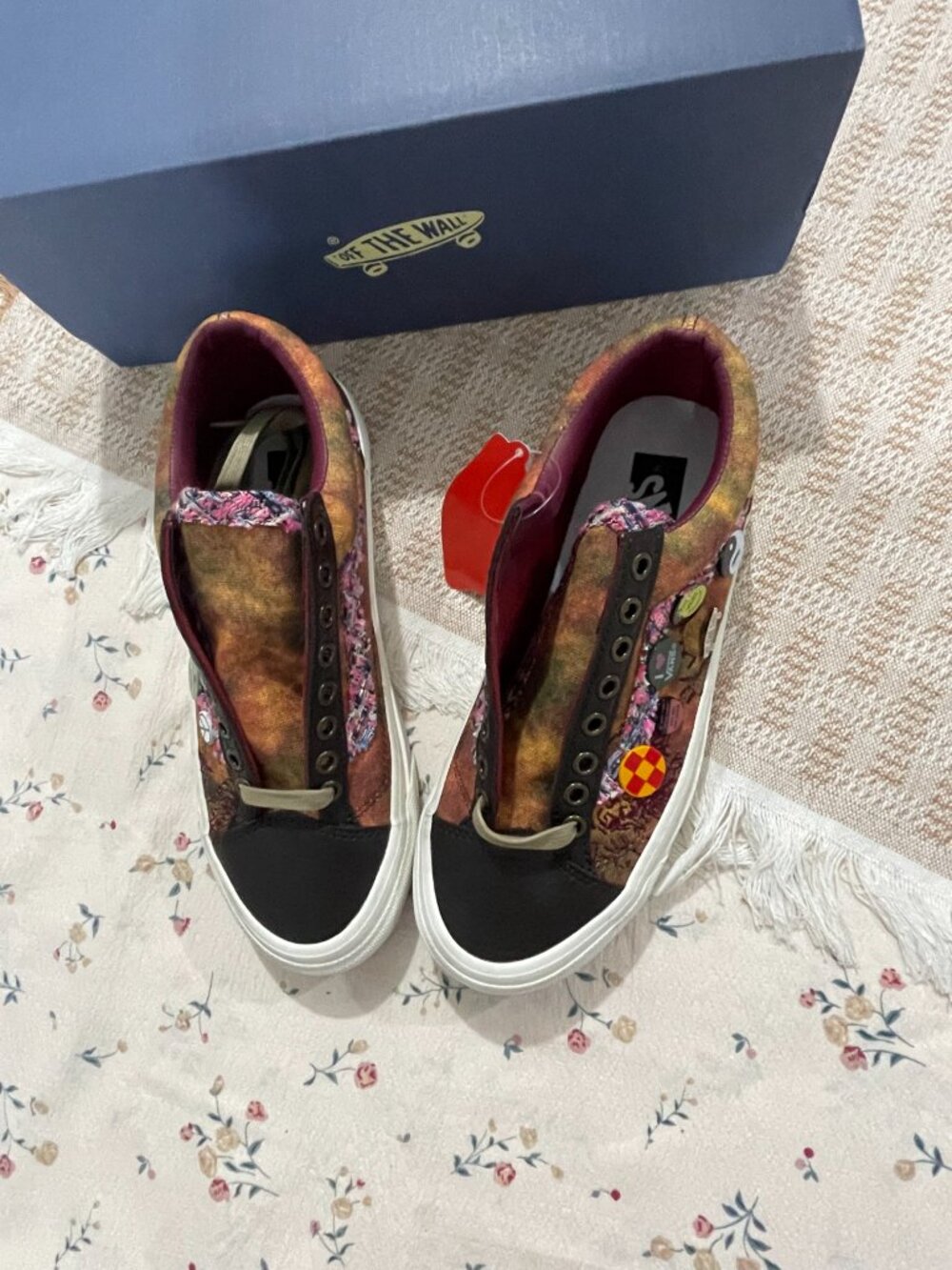Vans Old Skool Tie-Dye Badge Low-Top Sneakers - Picture 3 of 13